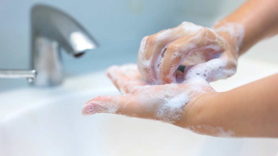 دست های خود را مرتب بشویید