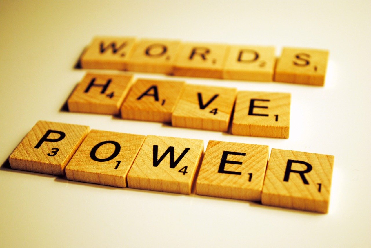 قدرت کلمات را دست کم نگیرید