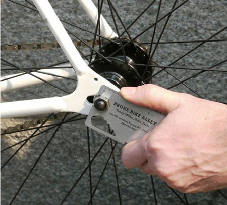 کارت ویزیت شرکت دوچرخه سازی که ابزار تعمیر دوچرخه در خود دارد